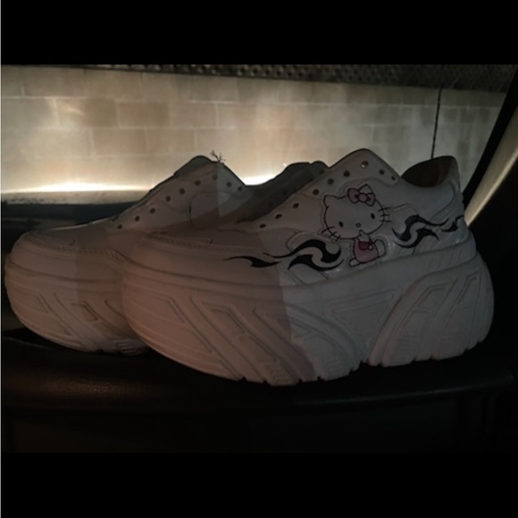Size 6 Hello Kitty Platform Sneakers - Picture 2 of 4